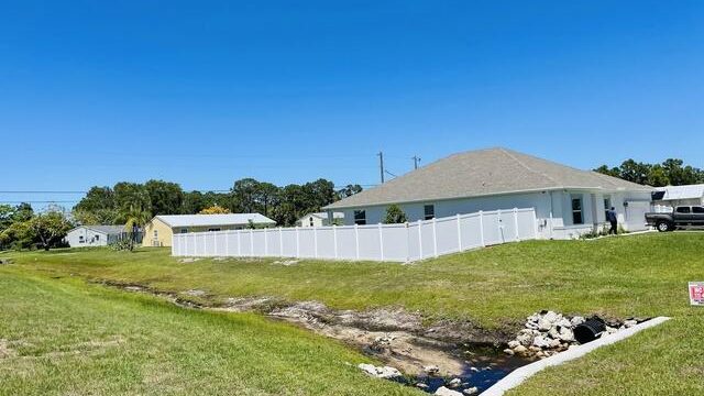 Vinyl Privacy Fence Install Brandon Fl2 Vinyl Privacy Fence Install Brandon Fl2